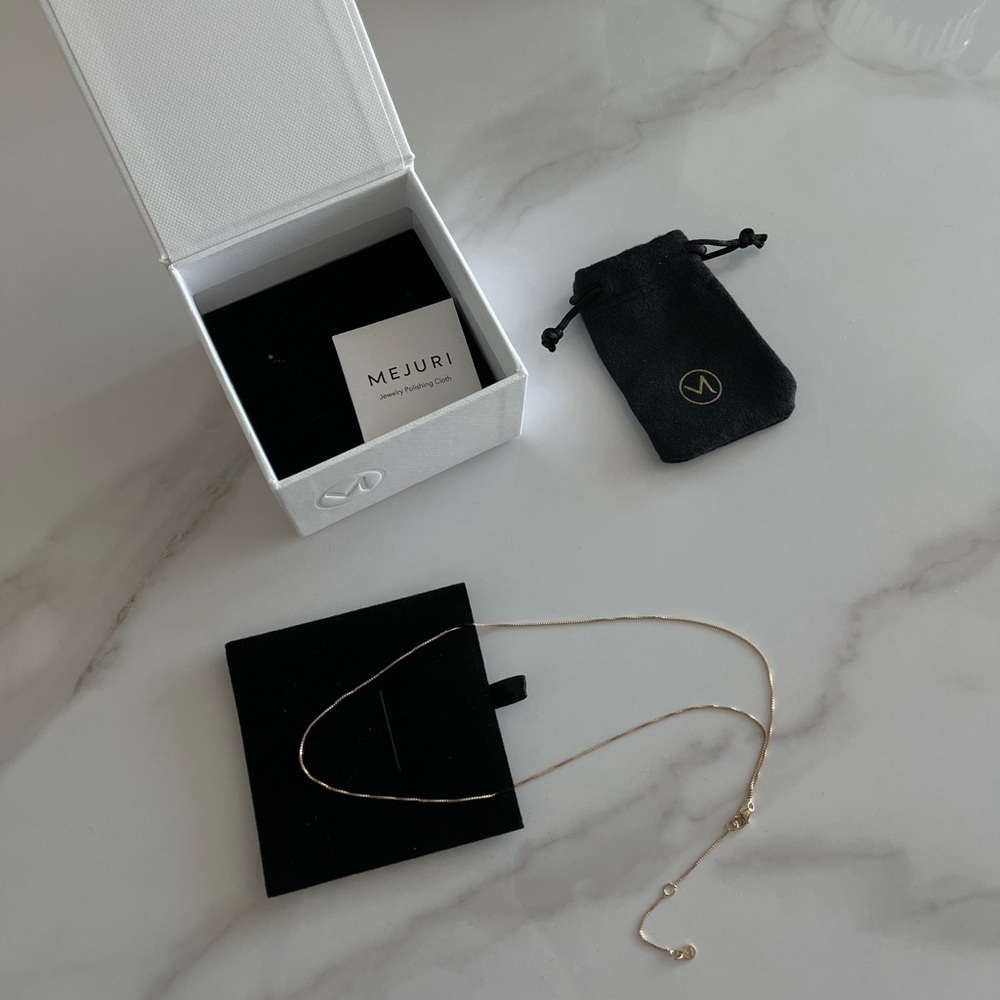 SOLD - (Brand new) Mejuri baby box chain necklace - 14k yellow gold - Picture 1 of 9